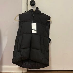 Zara puff jacket with hood no sleeves,